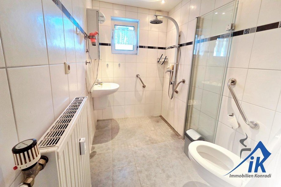 Bad EG Zweifamilienhaus Sch�nenberg-K.