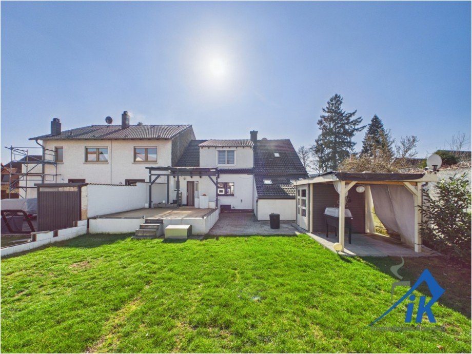 R�ckseite Einfamilienhaus Rodenbach