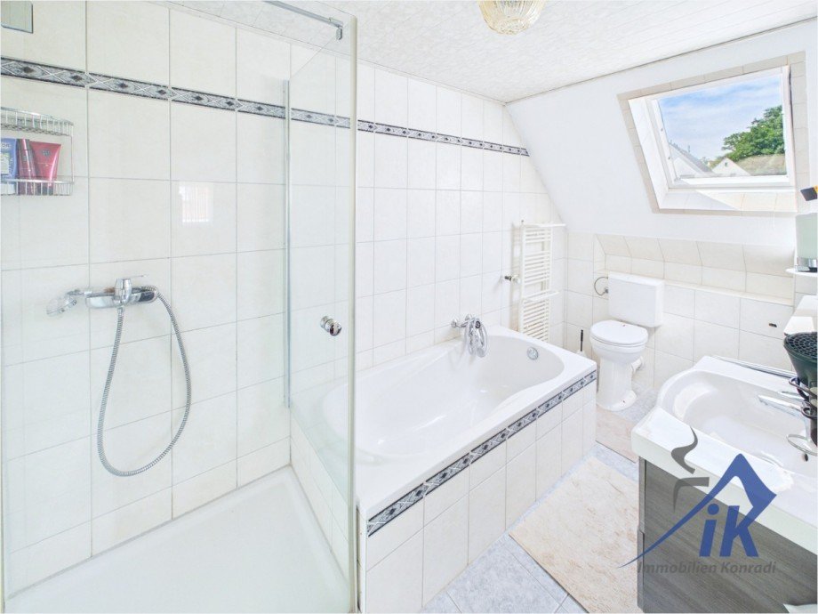 Badezimmer OG Einfamilienhaus Mackenbach