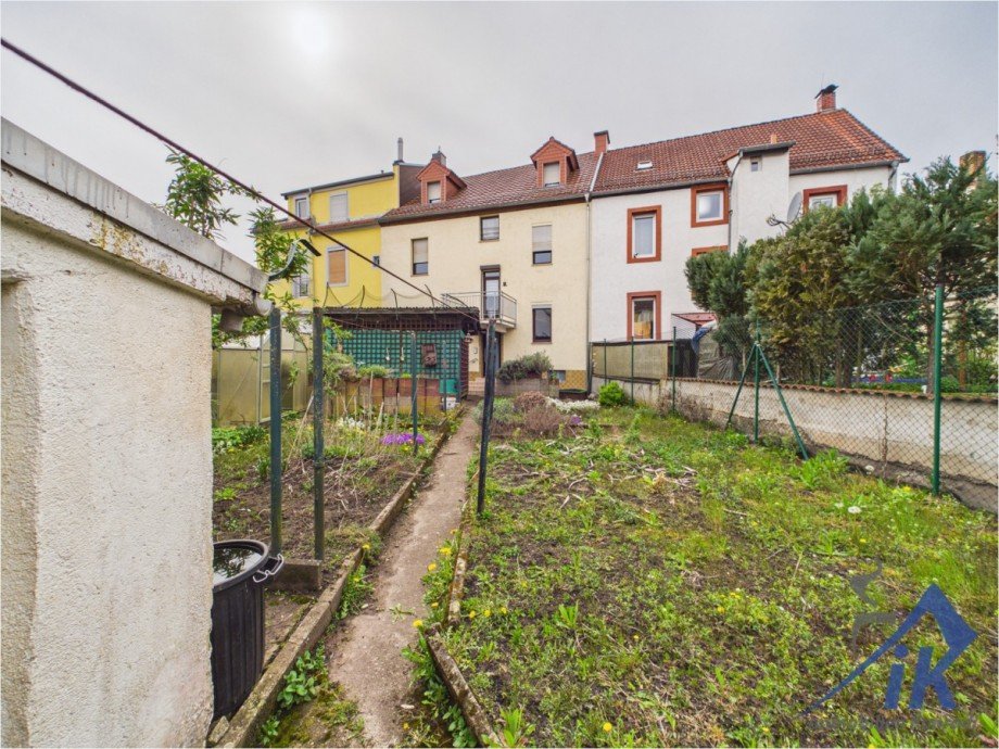 R�ckseite Reihenmittelhaus Zweibr�cken / Ixheim