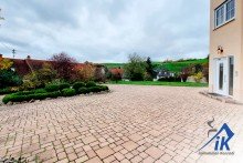 Hofeinfahrt IK | Herschweiler-Pettersheim:  Exklusives Anwesen mit zeitloser Eleganz -    ein Zuhause mit Flair