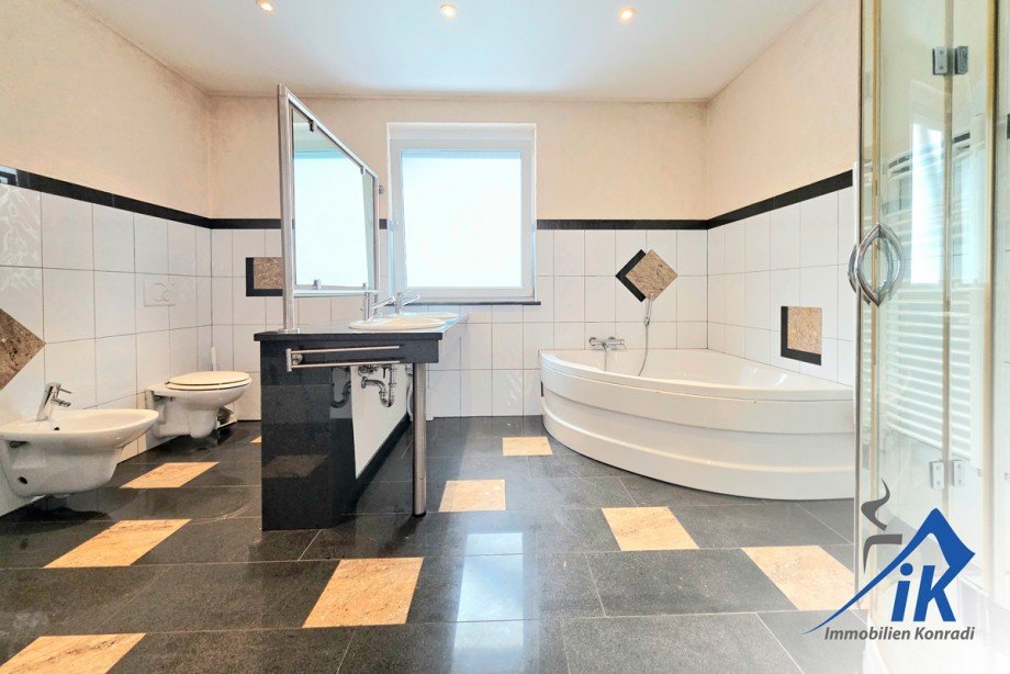 Bad OG Einfamilienhaus Hauptstuhl