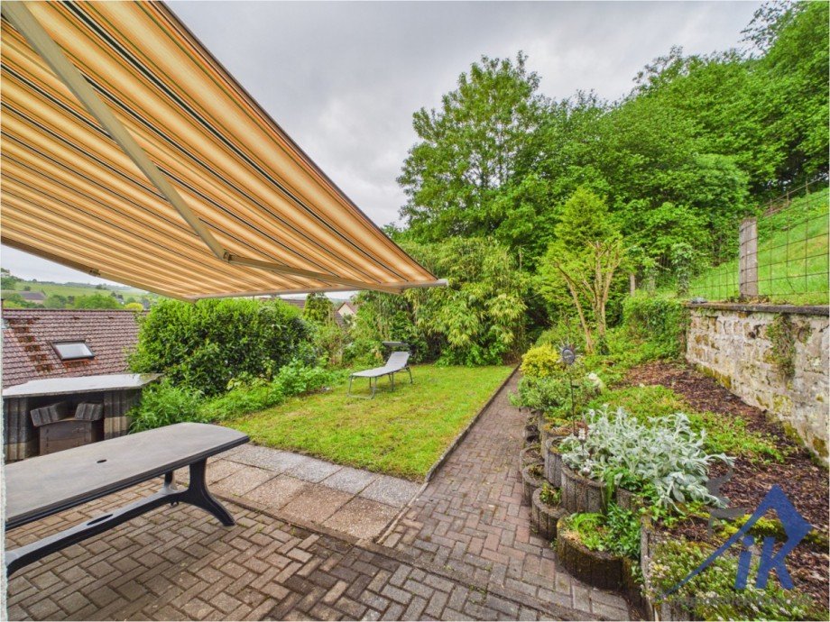 Terrasse Doppelhaush�lfte Dellfeld
