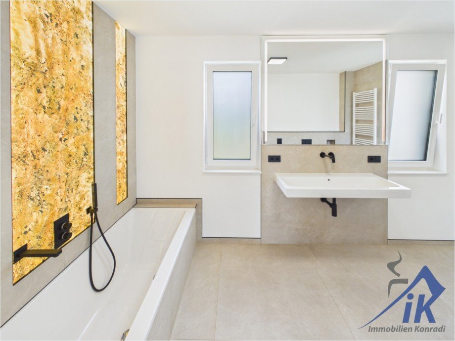 Badezimmer DG Doppelhaush�lfte Br�cken