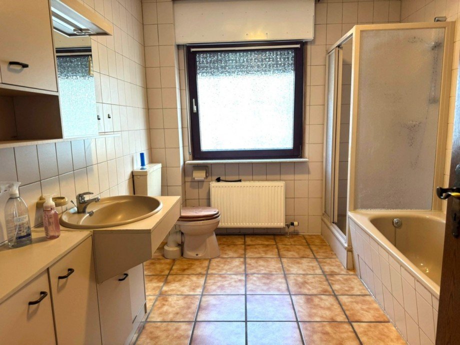 Badezimmer EG Etagenwohnung Obernheim-Kirchenarnbach