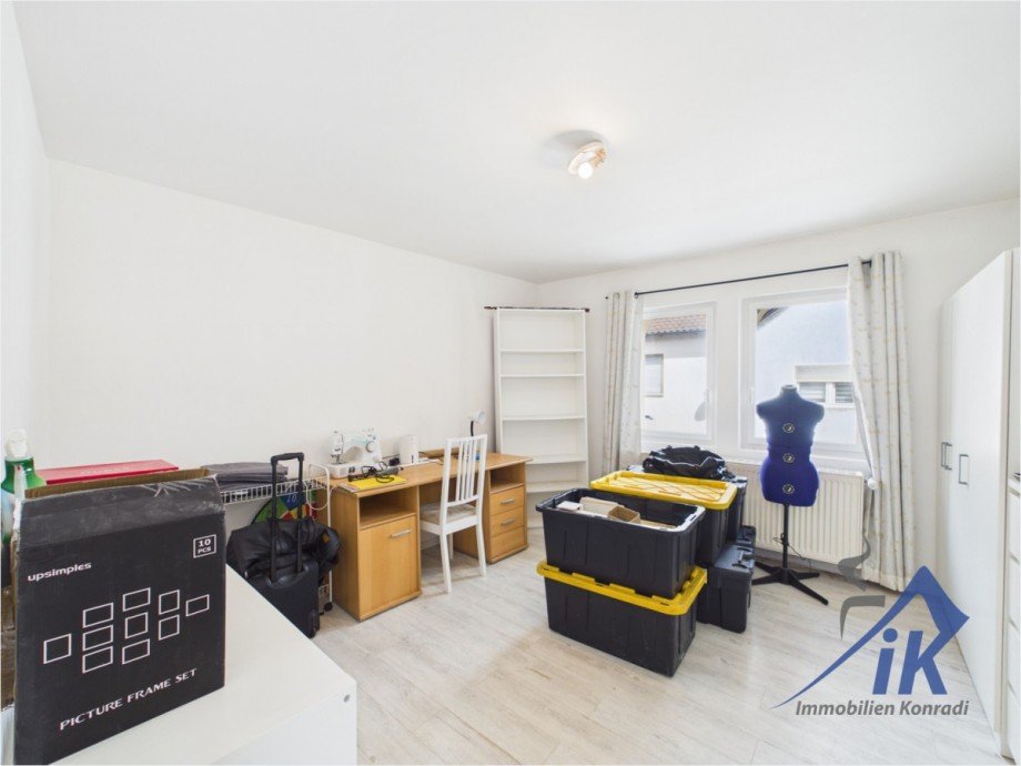 Zimmer OG Doppelhaush�lfte H�tschenhausen