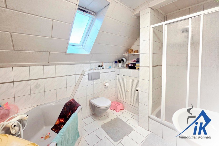 Bad OG Zweifamilienhaus Sch�nenberg-K.