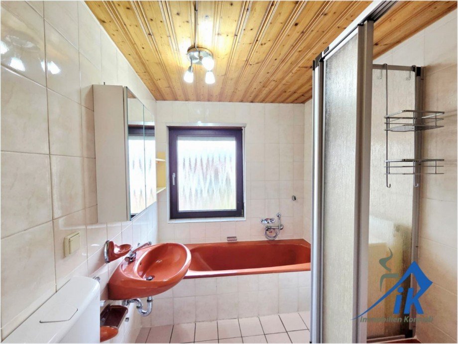 Badezimmer OG Doppelhaush�lfte Hauptstuhl