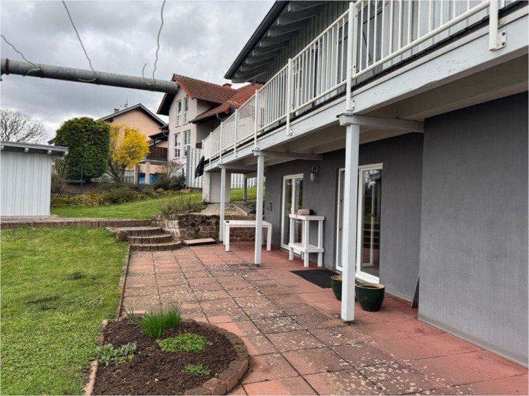 Terrasse Hermersberg Etagenwohnung IK| Hermersberg - Sch�ne, helle 2-Zimmer-Wohnung in ruhiger Lage