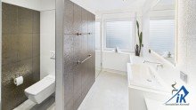 Badezimmer OG IK | Zweibr�cken : wundersch�nes EFH mit ELW in guter Lage mit Garage