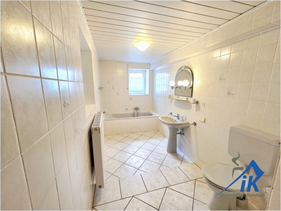 Badezimmer EG Zweifamilienhaus L�llbach