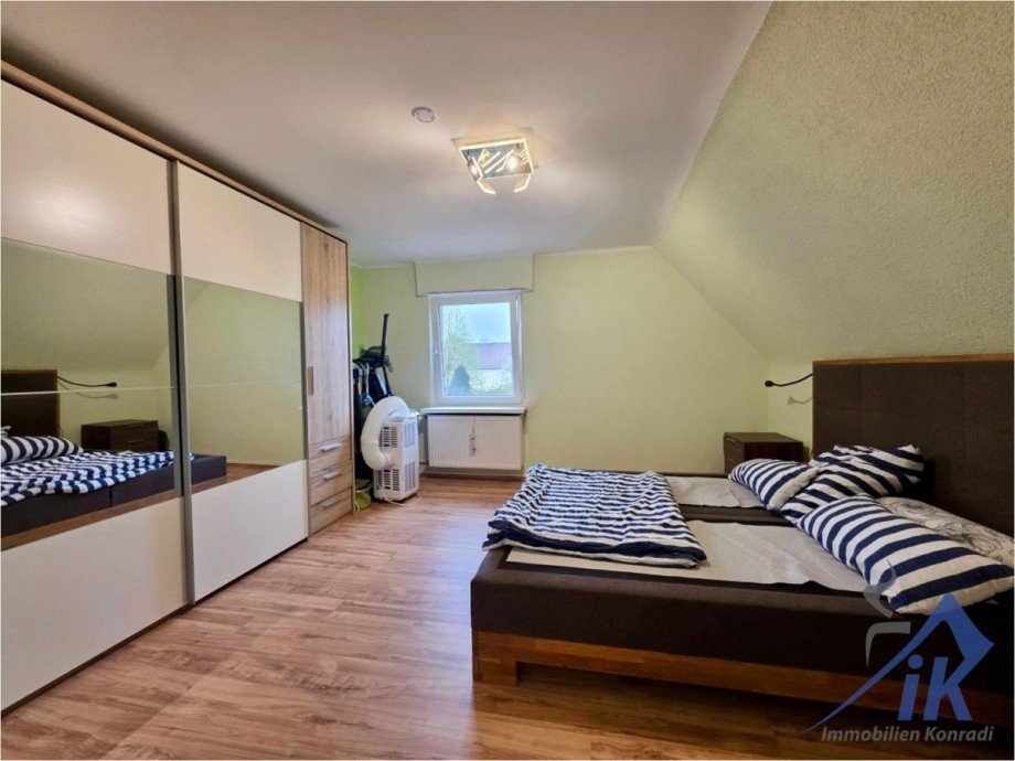 Schlafzimmer OG Einfamilienhaus Bruchm�hlbach-Miesau