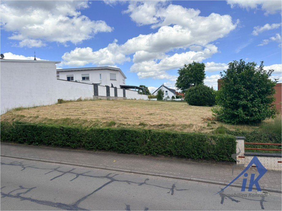 Strassenansicht Wohngrundst�ck Sch�nenberg-K�belberg