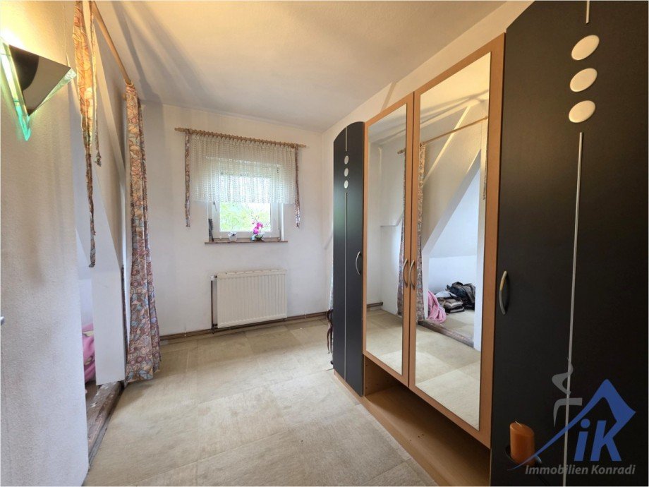 Ankleide OG Einfamilienhaus Bischofsheim