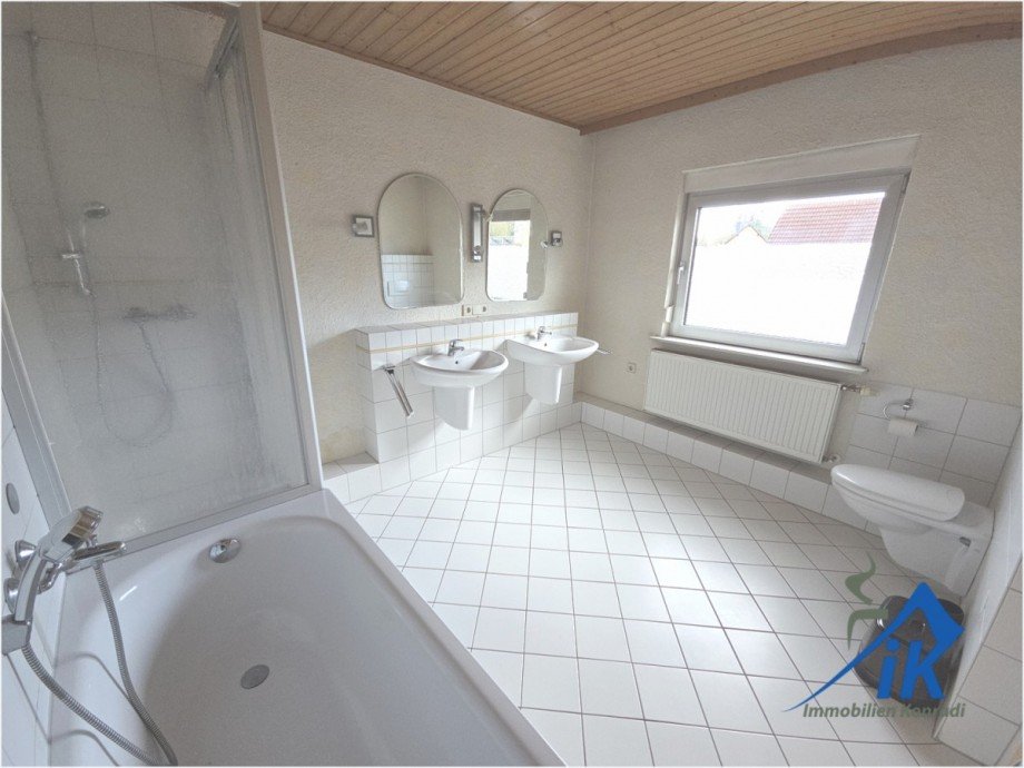 Badezimmer OG Einfamilienhaus Niedermohr