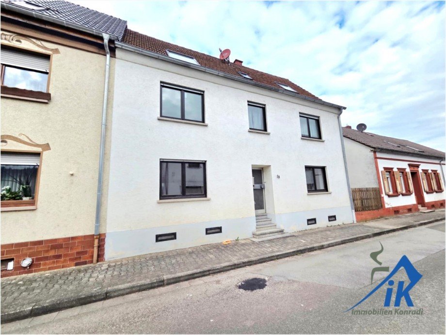 Seitenansicht Doppelhaush�lfte Hauptstuhl