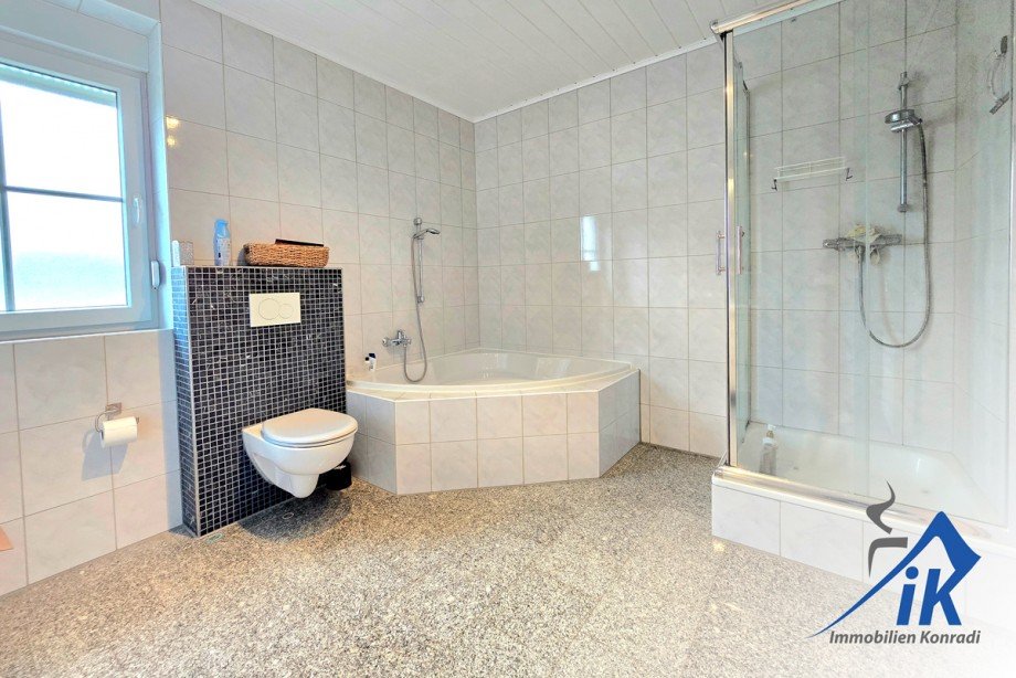 Badezimmer OG Einfamilienhaus Mackenbach