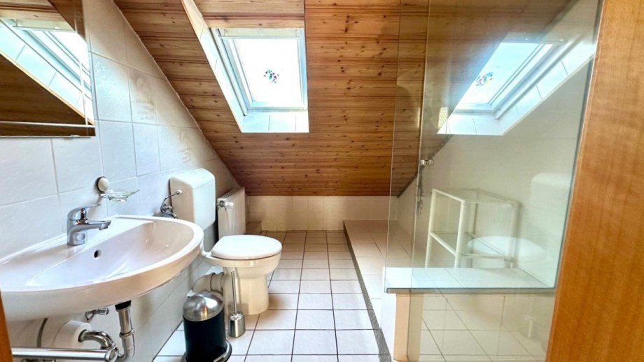 Badezimmer DG Einfamilienhaus Hauptstuhl