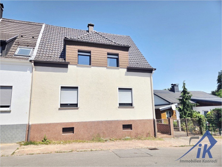 Frontansicht Doppelhaush�lfte Homburg