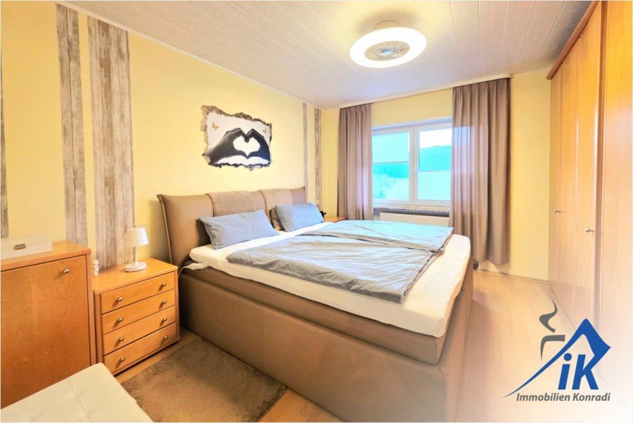 Schlafzimmer EG Zweifamilienhaus Hundheim-Offenbach