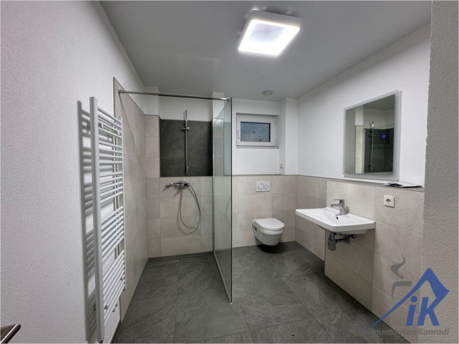 Badezimmer Doppelhaush�lfte Thaleischweiler-Fr�schen