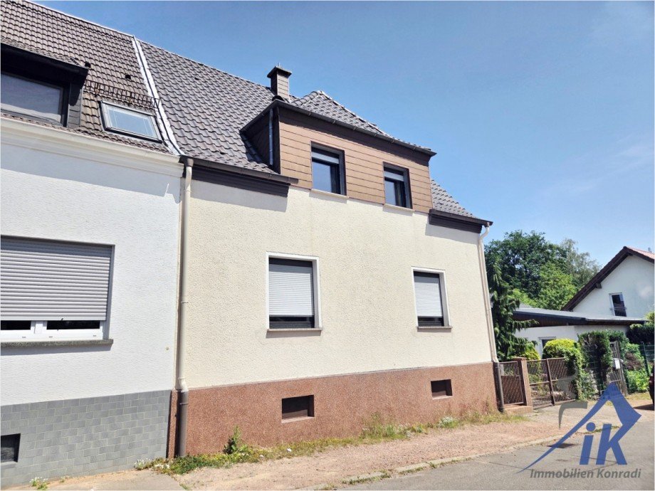 Seitenansicht Doppelhaush�lfte Homburg