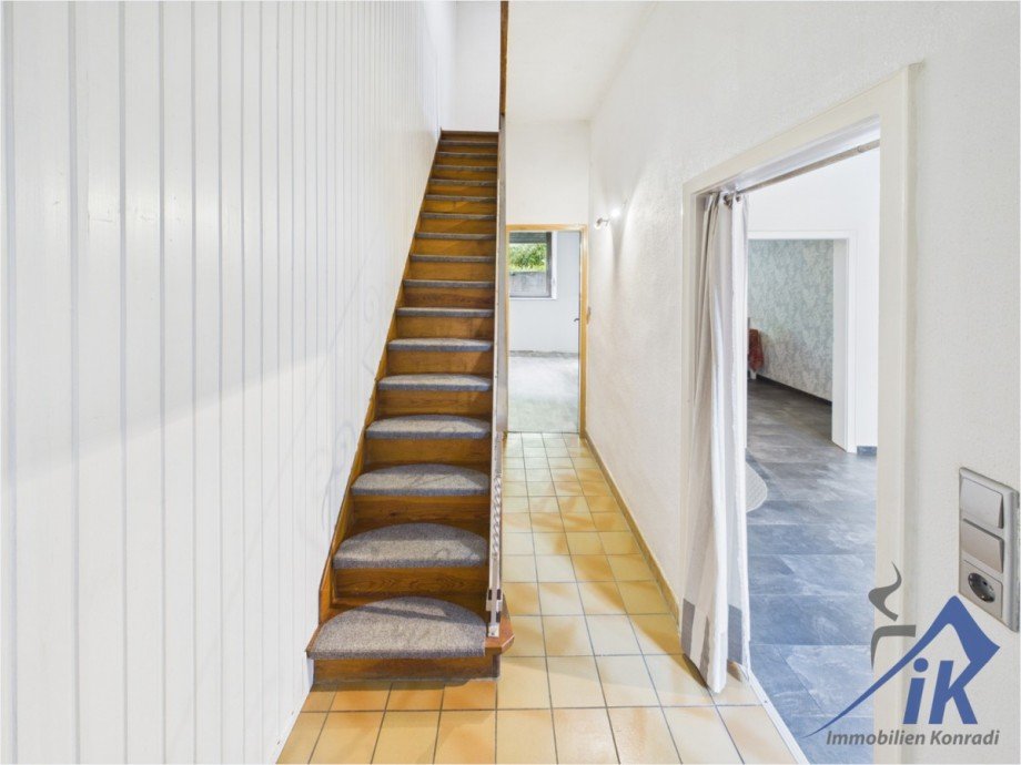 Flur EG 2 Zweifamilienhaus Offenbach-Hundheim