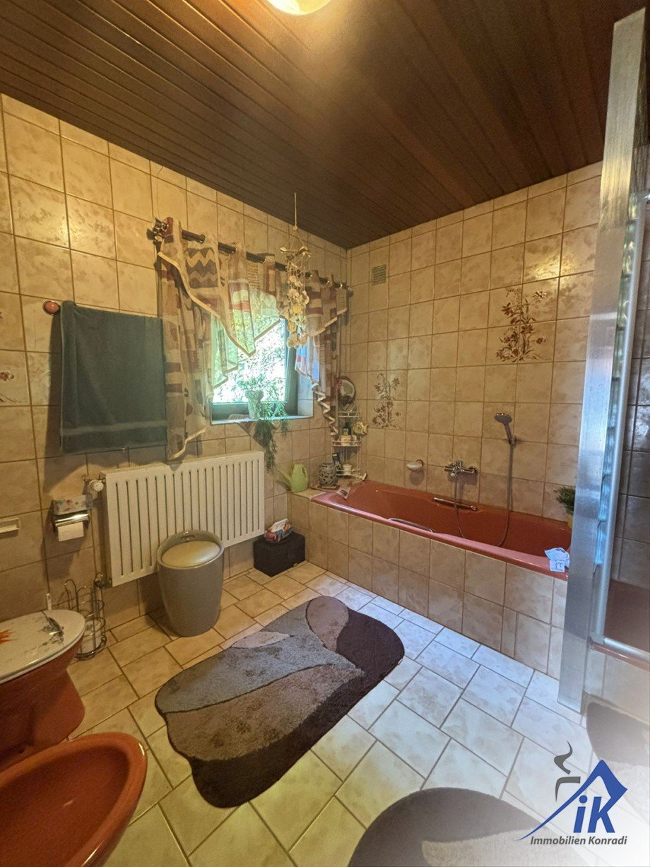 Badezimmer Zweifamilienhaus Thaleischweiler-Fr�schen
