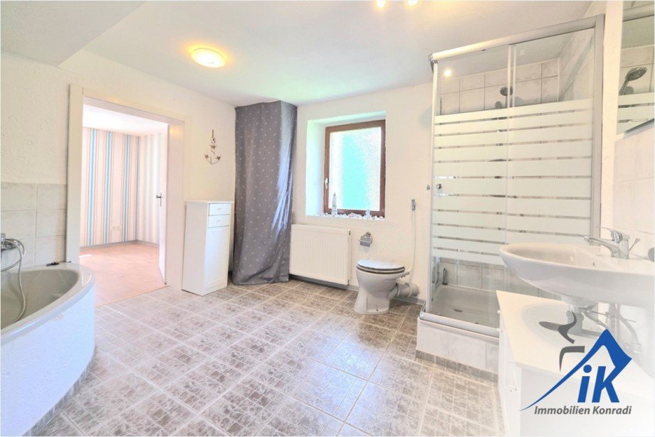 Badezimmer OG Einfamilienhaus Breitenbach