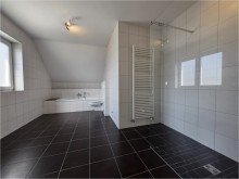 Badezimmer OG IK | Siegelbach: Sch�nes Einfamilienhaus in ruhiger Lage mit viel Raum f�r die ganze Familie