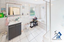Badezimmer OG IK | Mackenbach: gepflegtes REH in ruhiger Lage
