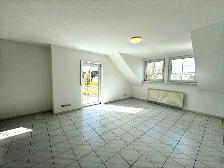 Wohnzimmer Weilerbach Dachgeschosswohnung IK | Weilerbach: Gepflegte 3-Zimmer-Dachgeschosswohnung in guter Lage