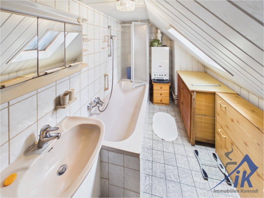 Badezimmer OG 1 Zweifamilienhaus Offenbach-Hundheim