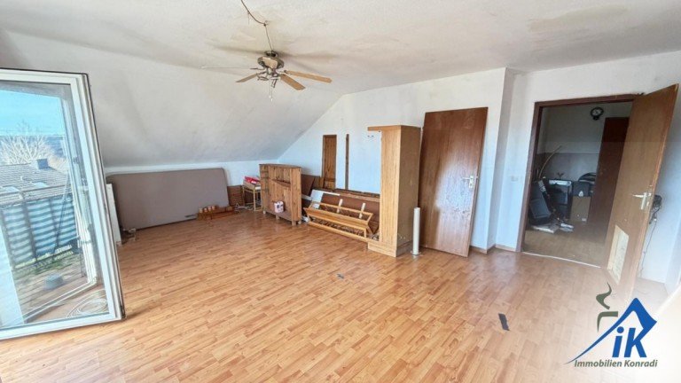 Wohnzimmer Schauerberg Dachgeschosswohnung IK | Schauerberg : renovierungsbed�rfte EIgentumswohnung in ruhiger Lage