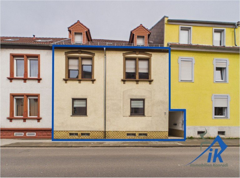 Au�enansicht Zweibr�cken / Ixheim Reihenmittelhaus IK | Ixheim: RMH mit 2 Wohnung in zentraler Lage mit viel Potenzial