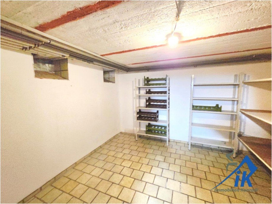 Keller Doppelhaush�lfte Hauptstuhl