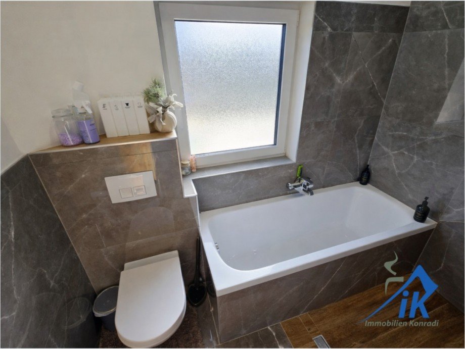 Badezimmer OG Doppelhaush�lfte Nanzdietschweiler