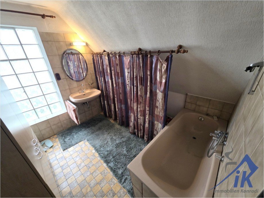 Badezimmer OG Einfamilienhaus Bischofsheim