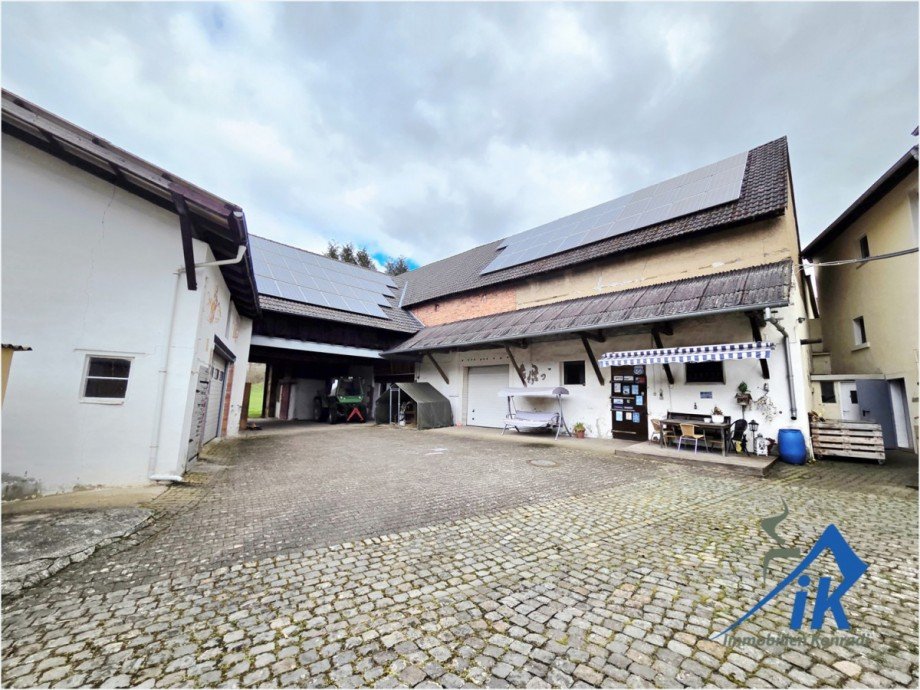 Hof Zweifamilienhaus L�llbach