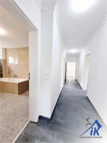 Flur IK | Erfenbach : renovierte Wohnung im Erdgeschoss in guter Lage