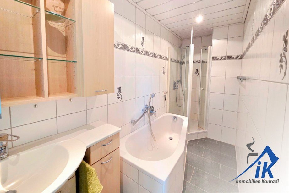 Bad EG Einfamilienhaus Theisbergstegen / Godelhausen