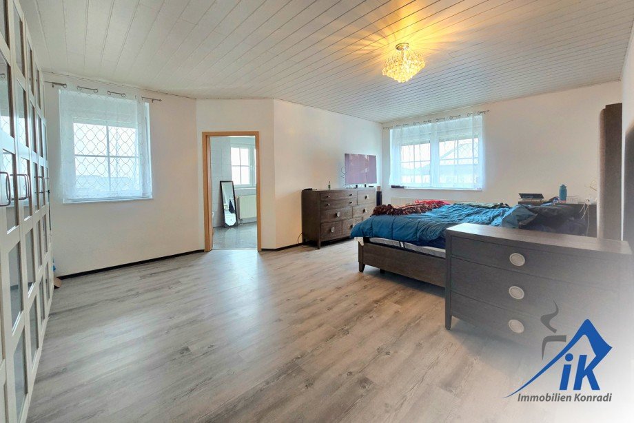 Schlafzimmer OG Einfamilienhaus Mackenbach