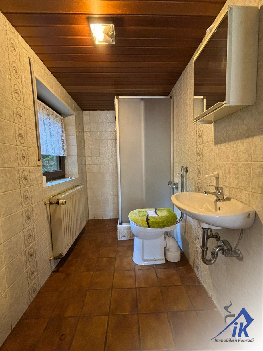 Badezimmer Zweifamilienhaus Thaleischweiler-Fr�schen