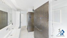 Badezimmer OG IK | Zweibr�cken : wundersch�nes EFH mit ELW in guter Lage mit Garage