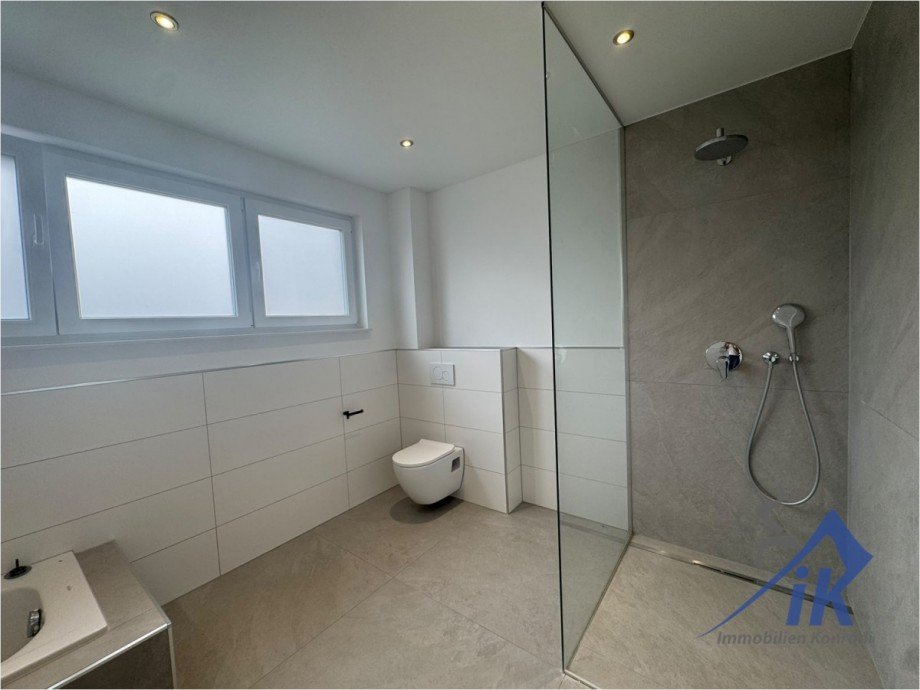 Badezimmer Doppelhaush�lfte Ramstein