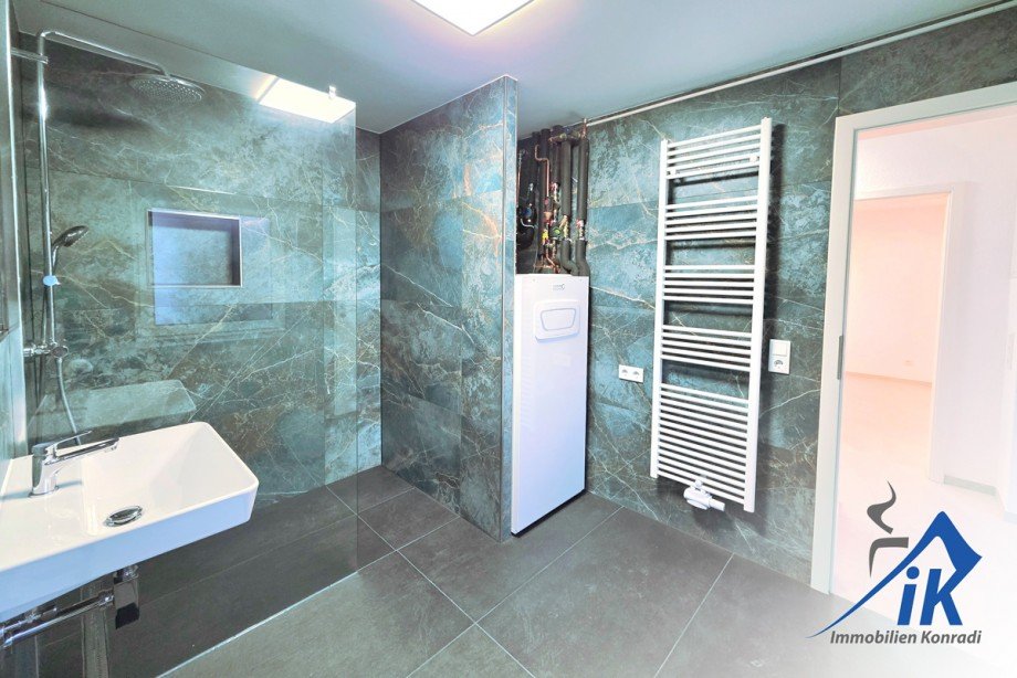 Badezimmer EG Doppelhaush�lfte Rodenbach