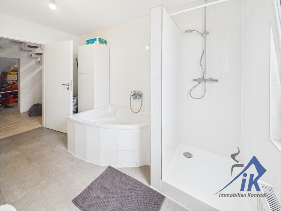 Badezimmer EG Doppelhaush�lfte H�tschenhausen