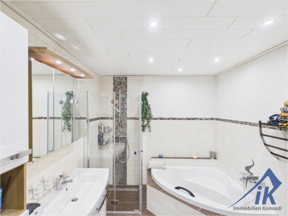 Badezimmer Doppelhaush�lfte Dellfeld