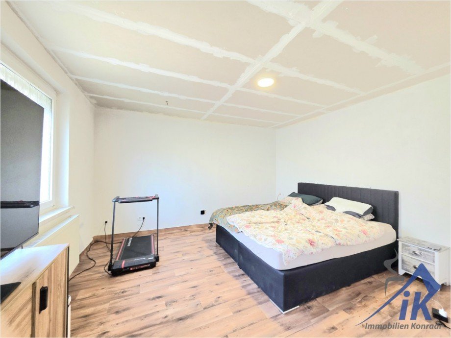 Schlafzimmer Doppelhaush�lfte Thaleischweiler-Fr�schen