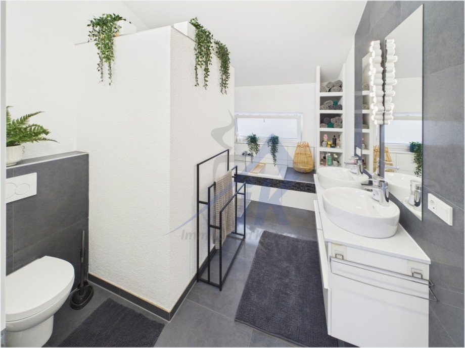 Badezimmer OG Zweifamilienhaus Sch�nenberg